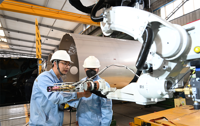 【學習強國】江蘇南通：焊接機器人上崗 產(chǎn)線智能化升級